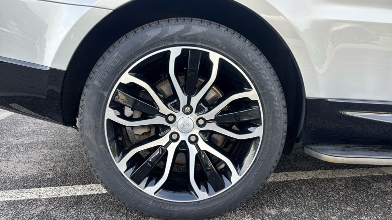 Land Rover Range Rover Sport 3.0 D300 HSE Silver 5dr Auto Diesel Estate